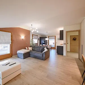 https://villa-santa-maria.it-lombardy.com